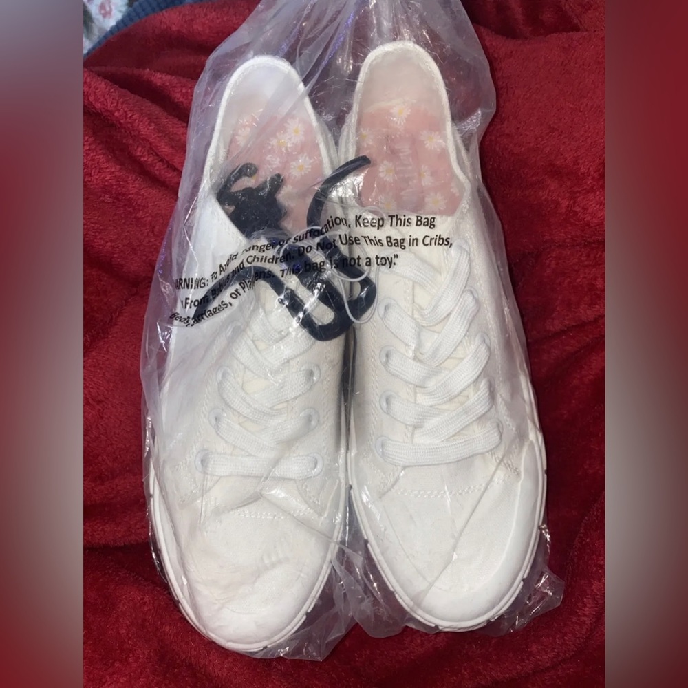 MAD LOVE WOMENS SHOES